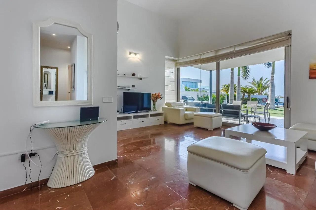 Villa Eleonora, Luxury Villa With Heated Pool Ocean View In Adeje, Tenerife 아데제